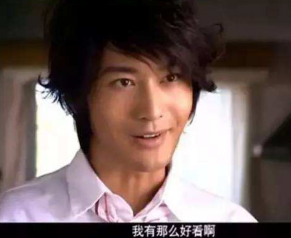 男藝人拍戲為顯高太拼！偶像劇男主踩推車走路，有人屁股下墊石頭