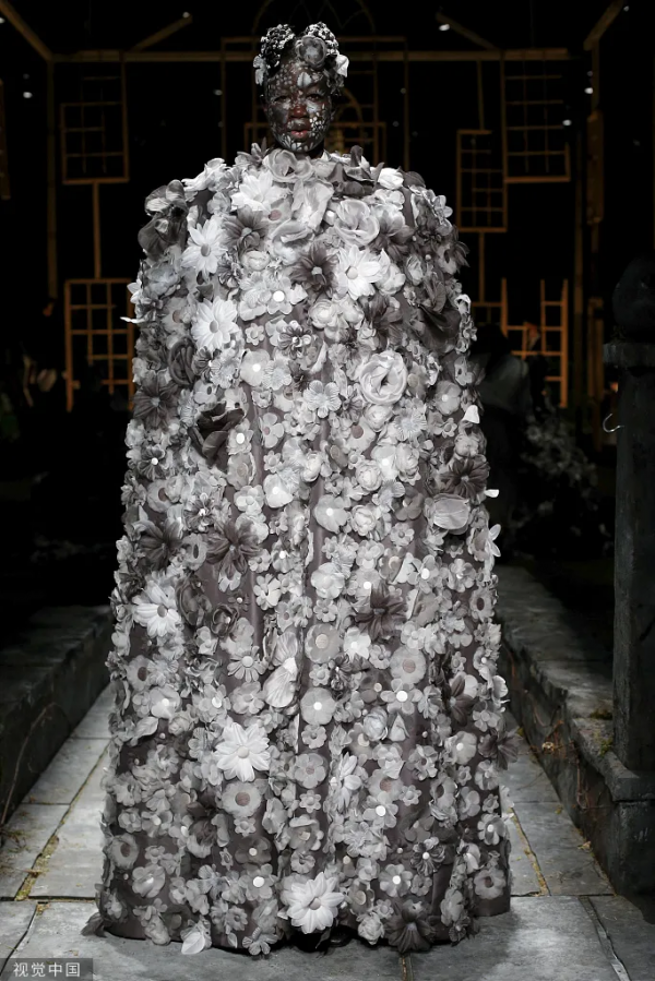 除了浮誇彩繪 還能跟時裝週的妝發學點啥