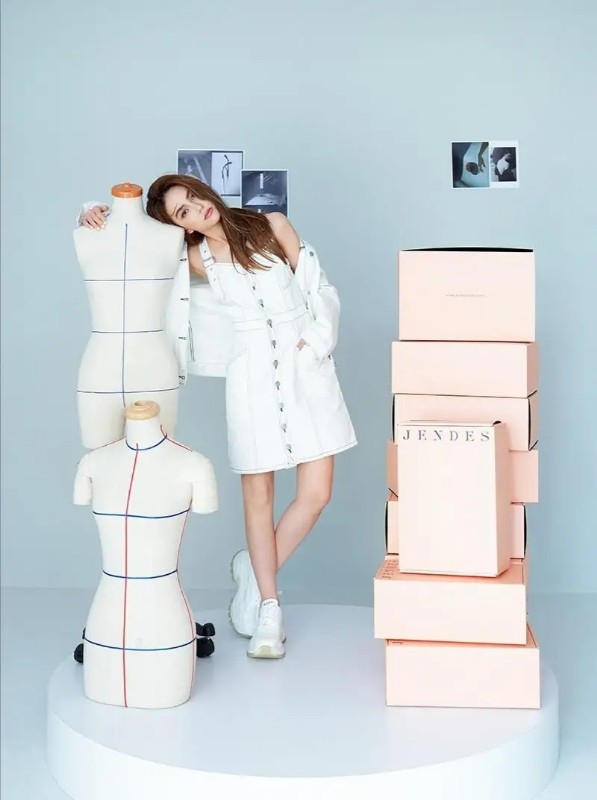 昆凌真不愧是周杰倫的老婆,把西裝當成裙子穿真洋氣,氣場好強大 昆凌真不愧是周杰倫的老婆,把西裝當成裙子穿真洋氣,氣場好強大