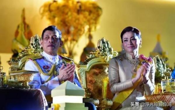 泰王為蘇提達破例，行宮立起御畫像花臺，王后權力擴大