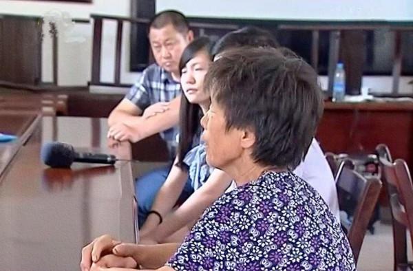 親情:老宅子裡的悽慘呻吟,一個女孩扛下了所有 親情:老宅子裡的悽慘呻吟,一個女孩扛下了所有