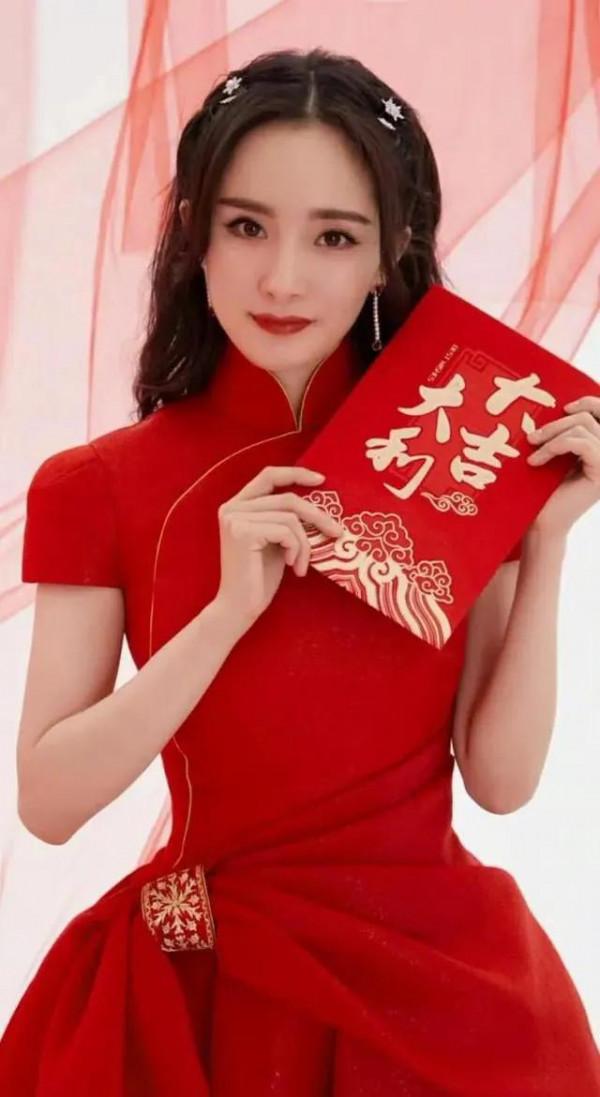 楊冪，太會穿了，每一張照片都好看