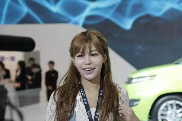 11年前，&OpenCurlyDoubleQuote;寧坐寶馬哭，不坐腳踏車笑&rdquo;的女孩馬諾，如今怎麼樣了