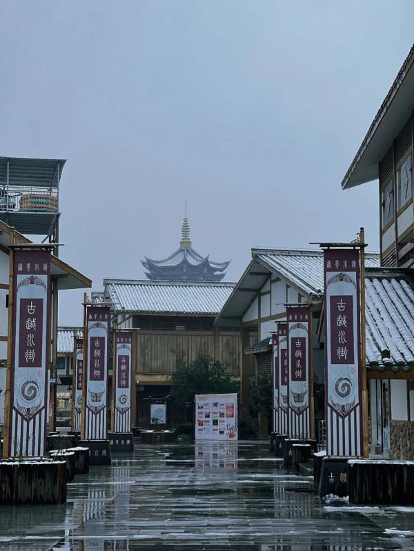 2022初雪降臨！冰墩墩驚喜亮相龍虎山