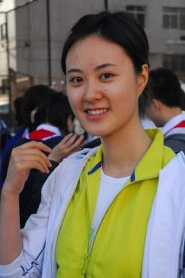 央視主持秦方：播音18年，40歲仍單身，婚姻大事不發愁