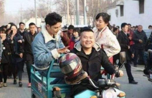 “城裡是女神，回家變村姑”，為啥農村姑娘返鄉前後變化如此大？