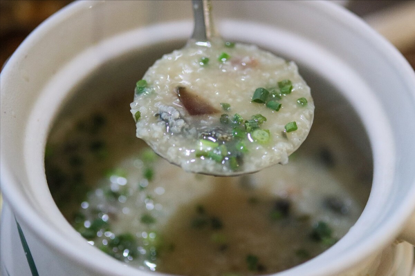 皮蛋瘦肉粥，切忌直接下鍋煮，粵菜師傅教你3招，鮮美濃稠還不腥