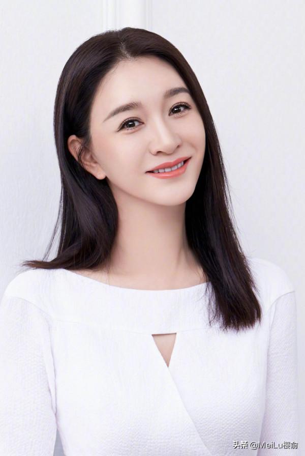 李小冉時髦漂亮太有魅力,身材苗條,氣質驚豔 李小冉時髦漂亮太有魅力,身材苗條,氣質驚豔