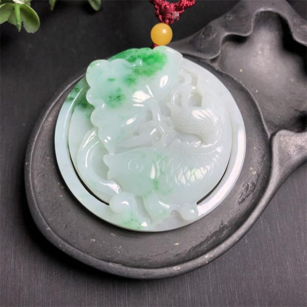「翡翠」創匯期飄陽綠“連年有餘”翡翠圓佩 「翡翠」創匯期飄陽綠“連年有餘”翡翠圓佩