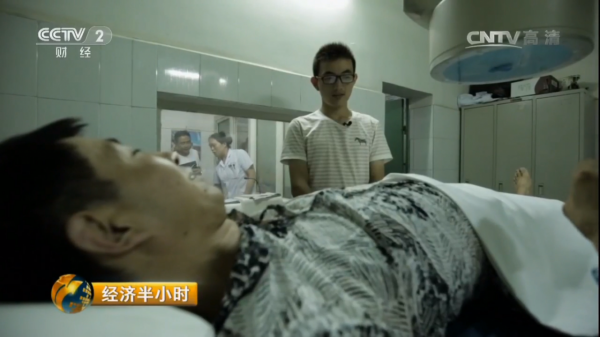 母親離家，父親癱瘓，瘦弱少年扛起一個家，歷經坎坷終圓夢清華