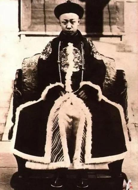 清朝興亡有著驚人的相似冥冥之中已註定，興於祖孫倆亡於祖孫倆