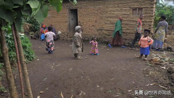 56歲非洲大叔迎娶漂亮公主,被稱為現實版的矮人和公主,非洲故事 56歲非洲大叔迎娶漂亮公主,被稱為現實版的矮人和公主,非洲故事