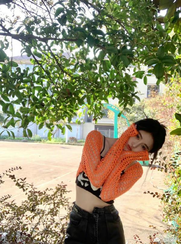 鞠婧禕方圓傳授你夏日穿小秘訣-純欲天滑板