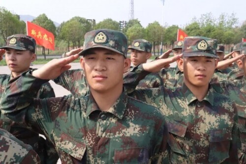 雙胞胎同年考上大學，同年參軍入伍守衛祖國邊防線！這樣的人生不要太精彩