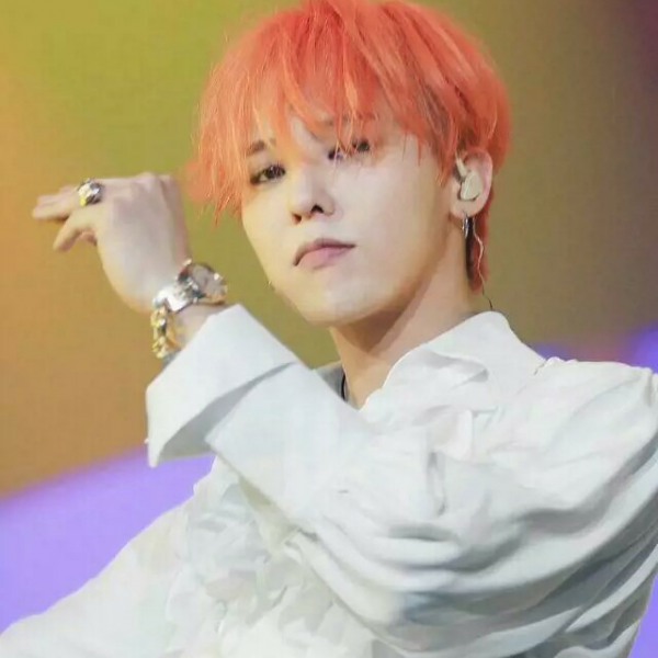 點選就看真情侶！權志龍好愛金珍妮，鹿晗關曉彤都沒他們甜