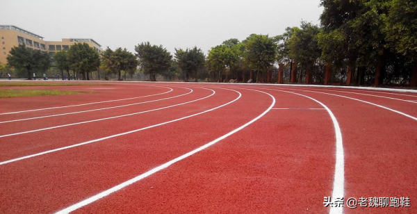 為什麼新手會買貴的跑鞋,而不是便宜的?聽聽跑步大神怎麼說 為什麼新手會買貴的跑鞋,而不是便宜的?聽聽跑步大神怎麼說