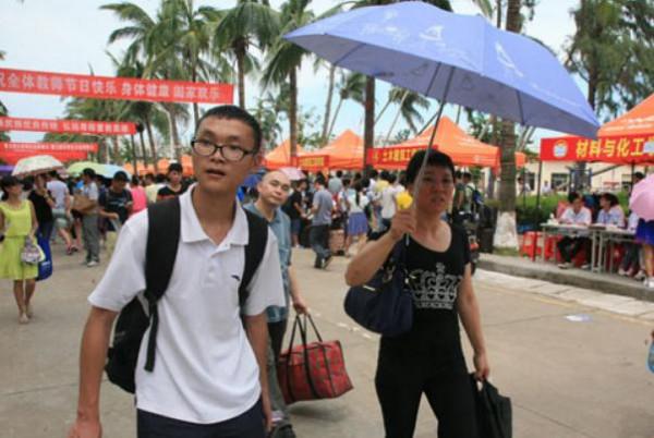 各地大學生生活費標準排行榜，貧富差距有點大，家長別亂給