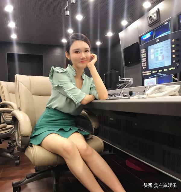 連董卿也公開稱讚她，難怪她能成為春晚主持人