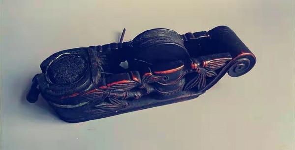 民間故事：男子如廁，窺見黃牛和老虎的秘密，他將牛放生逃過一劫