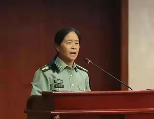 堅守孤島32年，妻子臨盆無法下島，他拿起剪刀接生，事後蹲地大哭