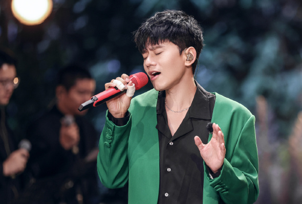 快男扎堆去海南，張傑華晨宇開唱魏晨辦婚禮刷存在，事業差距明顯