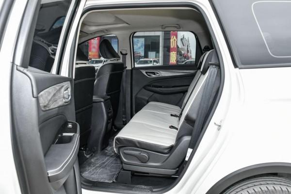 專為老百姓打造的MPV，頂配10萬出頭，軸距2750mm，帶你看寶駿730