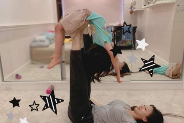 王力宏前妻高學歷配好衣品，名媛風穿搭至今不過時，真是寶藏女孩