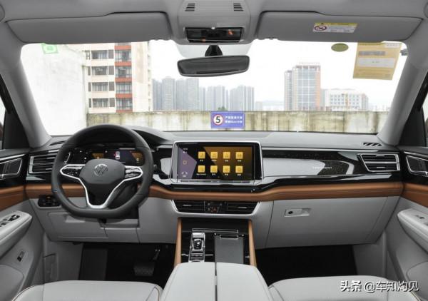 比老款更顯時尚氣息！搭2.0T+全時四驅，實拍體驗2021款大眾途昂