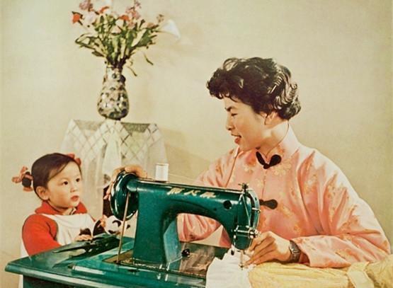 當年用高壓鍋燙頭的拉薩青年,也是明白“頭等大事”的 當年用高壓鍋燙頭的拉薩青年,也是明白“頭等大事”的