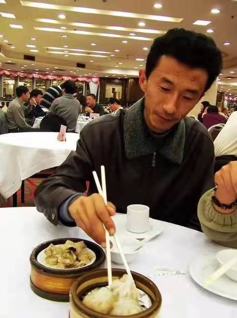 “謀男郎”被拋棄：毀掉一個農村孩子，讓他體驗成功後的蒼涼即可