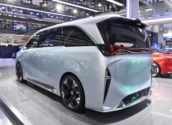 合創首款MPV概念車亮相，外觀很霸氣，側滑門，氣場不輸埃爾法