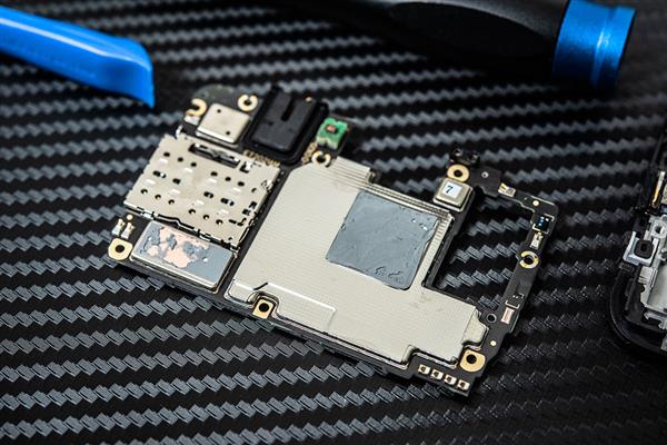 看了7款驍龍888手機拆解影片,只有這一款手機內部散熱結構最強 看了7款驍龍888手機拆解影片,只有這一款手機內部散熱結構最強