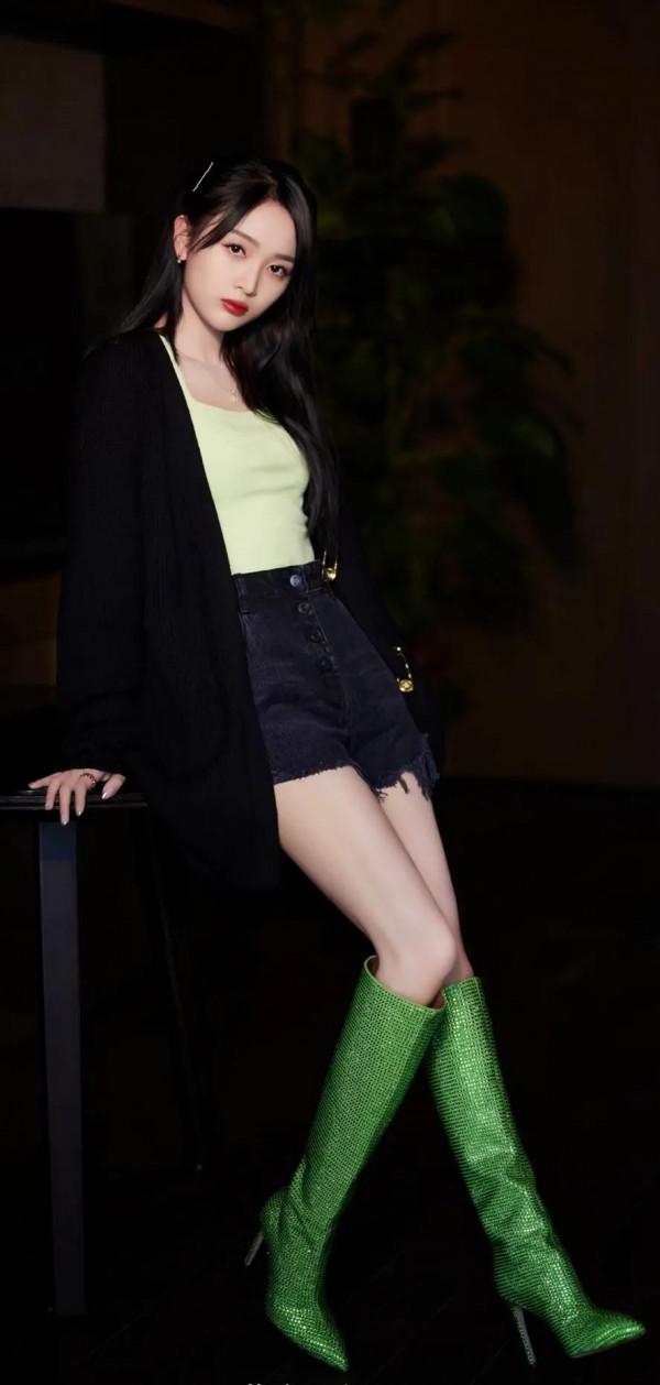 有喜歡吳宣儀的嗎？長相甜美可人，處處散發著迷人的青春氣息