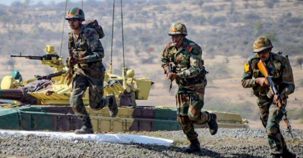 印軍舉行空降演習威懾中國,估計是沒見識過解放軍空降演習 印軍舉行空降演習威懾中國,估計是沒見識過解放軍空降演習