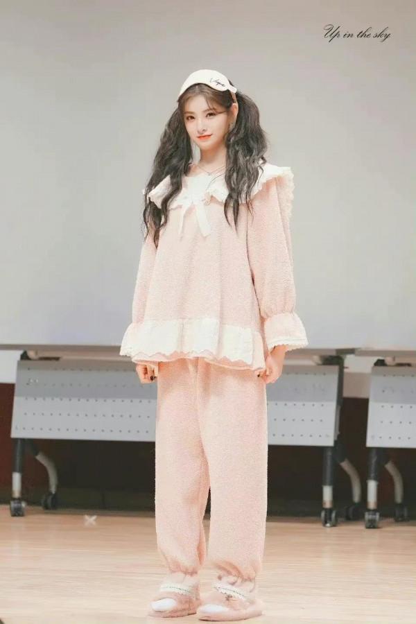 王怡人 睡衣加雙馬尾 減齡又可愛