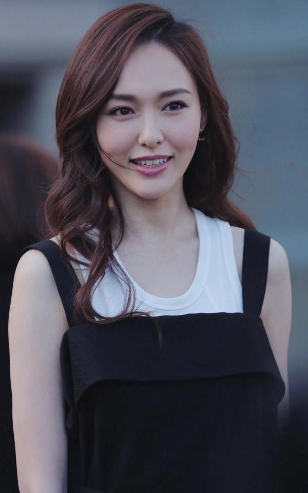 楚楚動人的唐嫣，著名演員