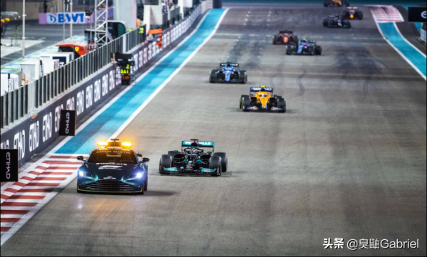 意外陷入窘境的拉提菲：我本無意摻和世界冠軍之爭 米克沒有責任