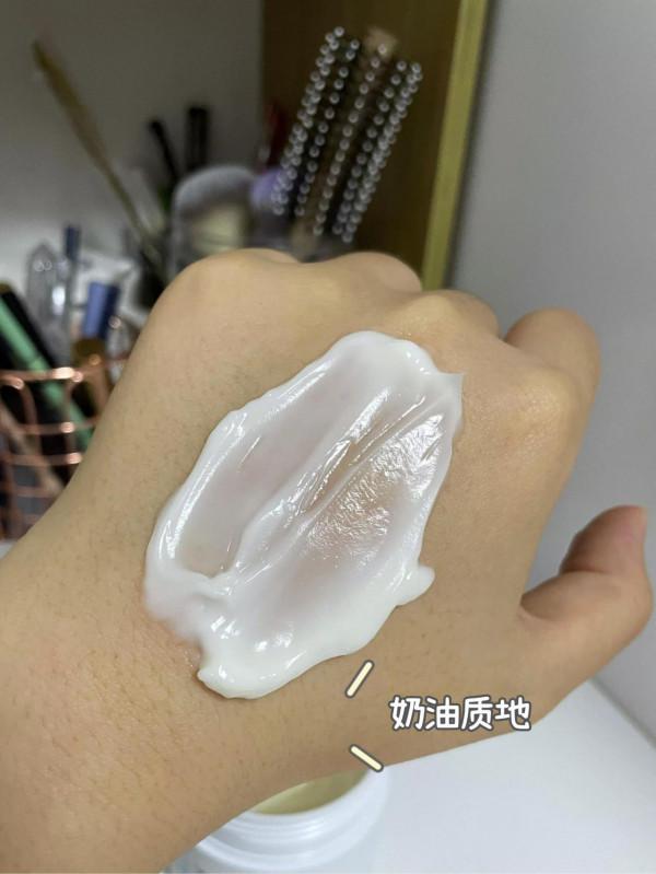 精緻女人晚上都在這樣偷偷護膚！怪不得不顯老呢