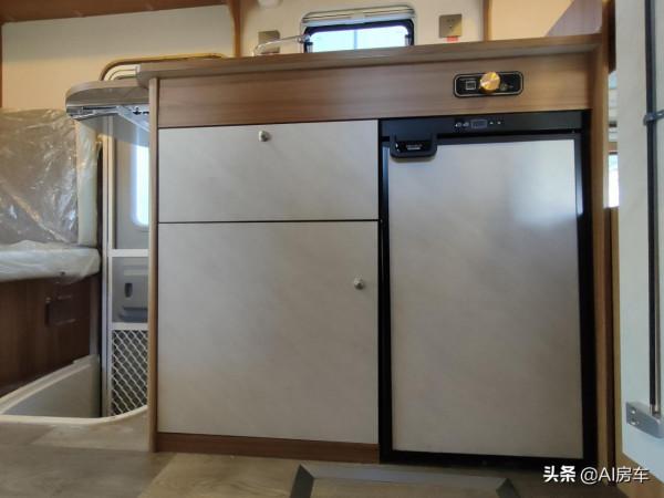 48V電+3.0T動力,有雙冰箱、電動床,實拍輕鬆跑川藏的卓美亞房車 48V電+3.0T動力,有雙冰箱、電動床,實拍輕鬆跑川藏的卓美亞房車