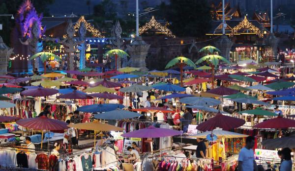 順著中老鐵路，一年四季都有好玩的地方