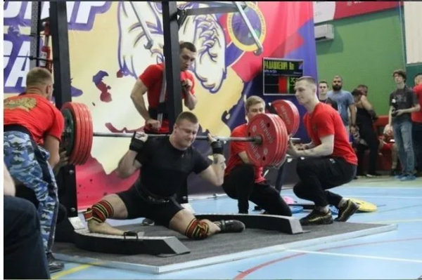 深蹲斷腿是肌霸們最後的倔強