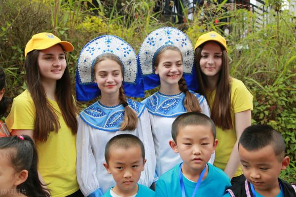 順著中老鐵路，一年四季都有好玩的地方