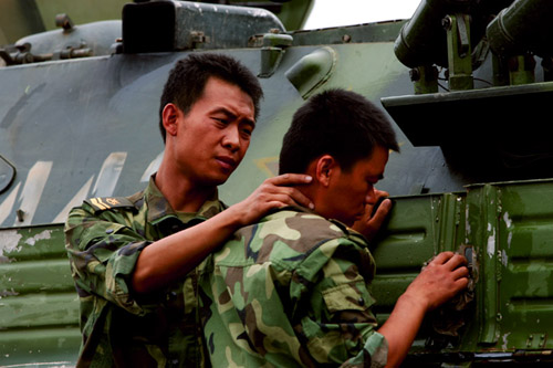 扮酷耍帥就別演軍人，看看這7位男星的表演