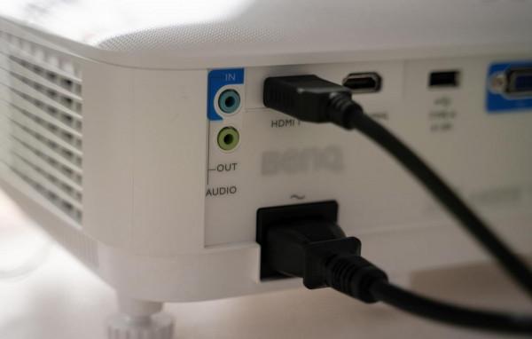 沒了解清楚前千萬別買投影儀,短焦的明基EH7941才更適合家庭使用 沒了解清楚前千萬別買投影儀,短焦的明基EH7941才更適合家庭使用