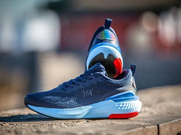 361°E韌跑鞋：快來體驗柔韌回彈的牛皮糖腳感