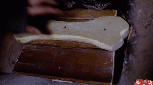 這對夫妻&OpenCurlyDoubleQuote;消失&rdquo;4年，徒手建了個28㎡泥巴房：人生不只一種活法