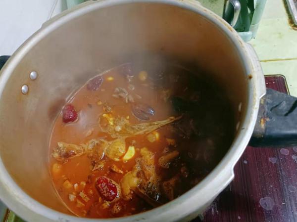 把丈母孃家養了4年的大鵝拿回家,一隻鵝做了4道硬菜,簡直太香了 把丈母孃家養了4年的大鵝拿回家,一隻鵝做了4道硬菜,簡直太香了