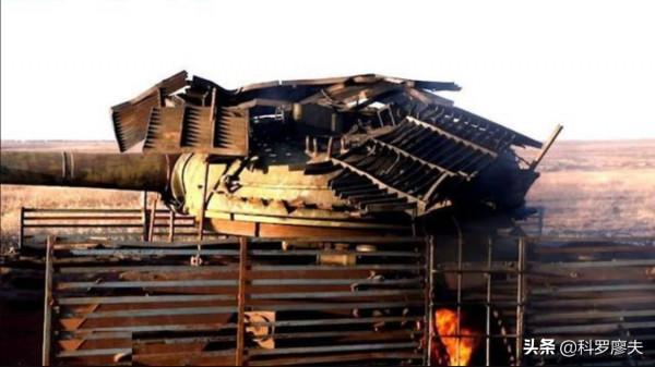 烏克蘭標槍導彈百發百中，坦克戴鐵帽子也沒用，俄軍面臨嚴重威脅