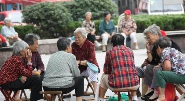 2020年生育率暴跌，國家重磅出手，不利於提高生育率的行業危險了