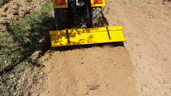 農民朋友不可或缺的好幫手——超實用的多功能迷你拖拉機 農民朋友不可或缺的好幫手——超實用的多功能迷你拖拉機